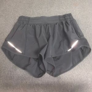 Lululemon Athletica Hotty Hot Short II 2.5"